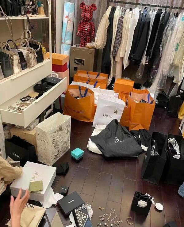 黄冈市麻城回收一线鞋服.jpg